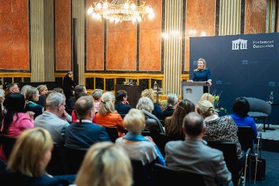 Am 8. März 2024 empfing Bundesministerin Susanne Raab Bürgermeisterinnen aus ganz Österreich im Parlament.