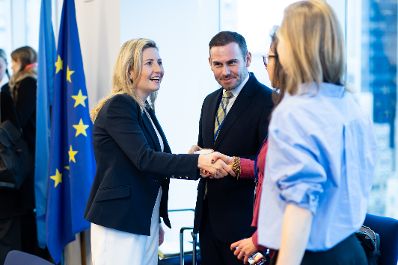Am 11. März 2024 nahm Bundesministerin Susanne Raab (l.) im Zuge eines mehrtägigem Arbeitsbesuches in New York an dem „EU-Ministerial Breakfast“ teil.
