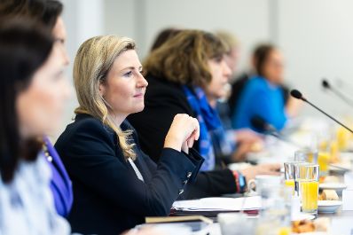 Am 11. März 2024 nahm Bundesministerin Susanne Raab (im Bild) im Zuge eines mehrtägigem Arbeitsbesuches in New York an dem „EU-Ministerial Breakfast“ teil.
