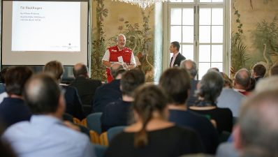 Am 4. September 2018 fand eine Veranstaltung zum Thema "Gesundheits(not)versorgung nach einem Blackout" statt. Im Bild Landesrettungskommandant Karl-Dieter Brückner (l.).