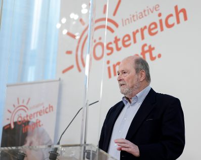Am 11. Jänner 2021 fand eine Pressekonferenz zum Thema Initiative "Österreich impft“. Im Bild Tropenmediziner Herwig Kollaritsch.