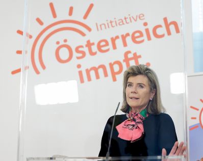 Am 11. Jänner 2021 fand eine Pressekonferenz zum Thema Initiative "Österreich impft“. Im Bild Arbeitsmedizinerin Eva Höltl.