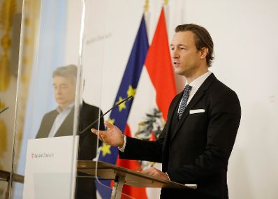Im Bild Vizekanzler Werner Kogler (l.) und Bundesminister Gernot Blümel (r.) beim Pressefoyer nach dem Ministerrat am 20. Jänner 2021.