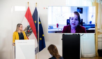 Am 5. Februar 2021 fand ein Pressestatement zu den Maßnahmen gegen die Krise im Bundeskanzleramt statt. Im Bild Bundesministerin Margarete Schramböck (l.) und die Bürgermeisterin von Dornbirn, Andrea Kaufmann (r.).