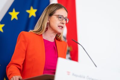 Im Bild Bundesministerin Margarete Schramböck nach dem Ministerrat am 23. Juni 2021.