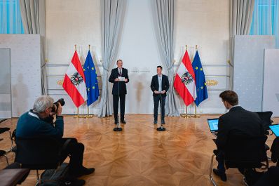Am 03. November 2021 nahmen Bundesminister Wolfgang Mückstein (r.) und Bundesminister Heinz Faßmann (l.) am Doorstep vor dem Ministerrat teil.