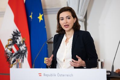 Im Bild Bundesministerin Alma Zadic nach dem Ministerrat am 17. November 2021