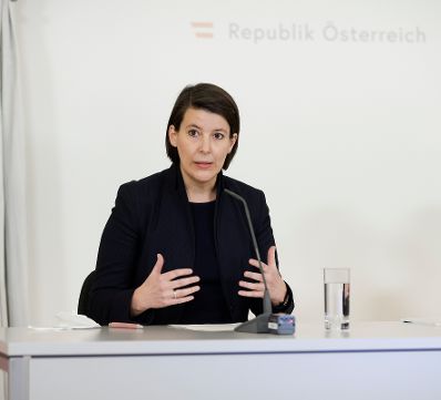 Am 22. Dezember 2021 fand eine Pressekonferenz der Taskforce GECKO zur aktuellen Coronalage statt. Im Bild die Generaldirektorin für die öffentliche Gesundheit, Katharina Reich.