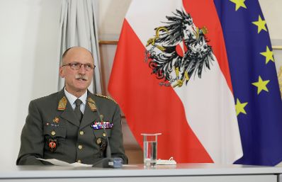 Am 22. Dezember 2021 fand eine Pressekonferenz der Taskforce GECKO zur aktuellen Coronalage statt. Im Bild Generalleutnant Norbert Gehart.