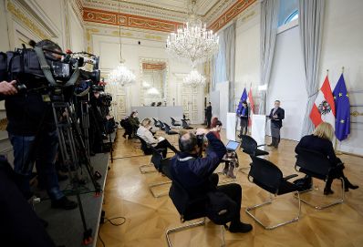 Am 26. Jänner 2022 nahmen Bundesministerin Alma Zadic und Klubobmann August Wöginger am Pressefoyer nach dem Ministerrat teil.