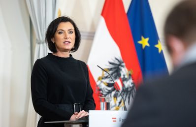 Am 23. März 2022 nahm Bundesministerin Elisabeth Köstinger am Pressefoyer nach dem Ministerrat teil.