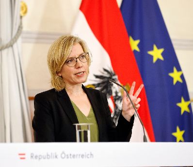 Am 6. April 2022 nahmen Bundesministerin Leonore Gewessler am Pressefoyer nach dem Ministerrat teil.