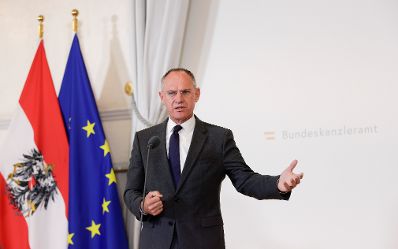 Am 28. September 2022 nahm Bundesminister Gerhard Karner (im Bild) am Doorstep vor dem Ministerrat teil.
