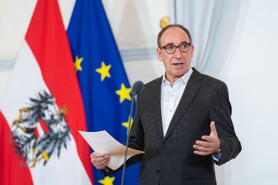 Am 05. Oktober 2022 nahmen Bundesminister Martin Kocher und Bundesminister Johannes Rauch (im Bild) am Doorstep vor dem Ministerrat teil.