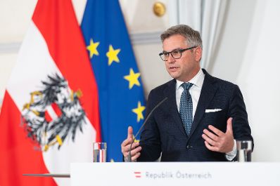 Am 14. Dezember 2022 nahmen Bundesminister Magnus Brunner (im Bild) und Bundesminister Johannes Rauch am Pressefoyer nach dem Ministerrat teil.