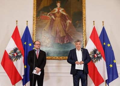 Am 3. Mai 2023 nahmen Vizekanzler Werner Kogler (l.) und Bundesminister Alexander Schallenberg (r.) am Doorstep vor dem Ministerrat teil.