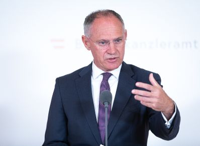 Am 10. Mai 2023 nahm Bundesminister Gerhard Karner (im Bild) am Doorstep vor dem Ministerrat teil.