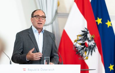 Am 13. September 2023 nahmen Bundesminister Johannes Rauch (r.) und Klubobmann August Wöginger am Pressefoyer nach dem Ministerrat teil.