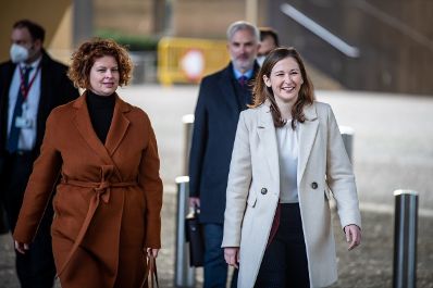 Am 11. Jänner 2022 reiste Staatssekretärin Claudia Plakolm (r.) zu einem Arbeitsbesuch nach Brüssel.