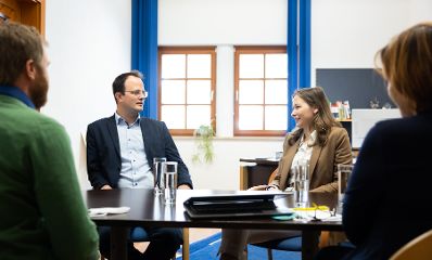 Am 21. März 2022 traf Staatssekretärin Claudia Plakolm (m.r.) im Rahmen ihres Bundesländertags in Oberösterreich den Bürgermeister von Kirschlag, Michael Maier (m.l.).