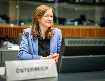 Am 5. April reiste Staatssekretärin Claudia Plakolm (im Bild) nach Luxemburg zum Rat der EU Jugendminister/Innen.