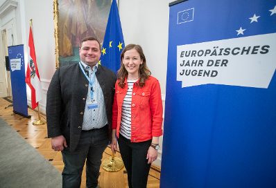 Am 28. April 2022 fand die Auftaktveranstaltung zum Europäischen Jahr der Jugend im Bundeskanzleramt statt. Im Bild Staatssekretärin Claudia Plakolm (r.).