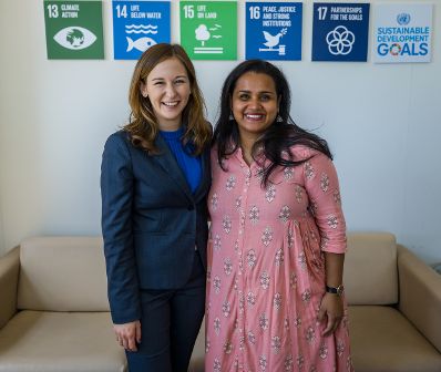 Am 6. Juni 2022 reiste Staatssekretärin Claudia Plakolm nach New York. Im Bild beim Gespräch mit Jayathma Wickramanayake.