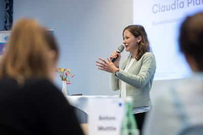 Am 10. Juni 2022 reiste Staatssekretärin Claudia Plakolm ins Burgenland. Im Bild bei der Österreichischen Jugendkonferenz.