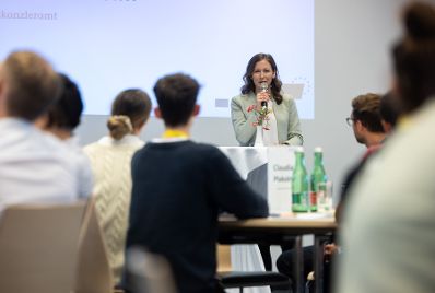 Am 10. Juni 2022 reiste Staatssekretärin Claudia Plakolm ins Burgenland. Im Bild bei der Österreichischen Jugendkonferenz.