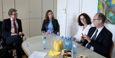Am 20. Juni 2022 besuchte Staatssekretärin Claudia Plakolm gemeinsam mit Bundesminister Martin Polaschek das Bundesrealgymnasium mit musischer Ausbildung Wien III Boerhaavegasse 15.