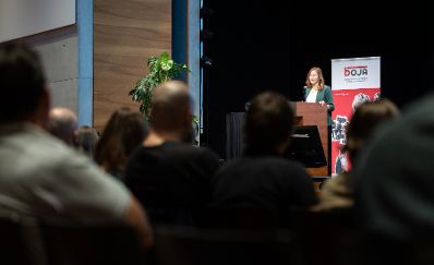 Am 12. September 2022 besuchte Staatssekretärin Claudia Plakolm (im Bild) im Rahmen ihres Bundesländertags in Salzburg die boJA Fachtagung im Congress Zell am See.