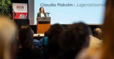 Am 12. September 2022 besuchte Staatssekretärin Claudia Plakolm (im Bild) im Rahmen ihres Bundesländertags in Salzburg die boJA Fachtagung im Congress Zell am See.