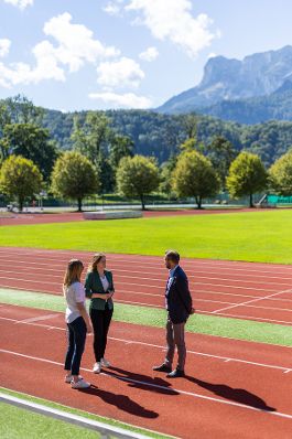 Am 12. September 2022 besuchte Staatssekretärin Claudia Plakolm (m.) im Rahmen ihres Bundesländertags in Salzburg das Sportzentrum Rif gemeinsam mit Landesrat Stefan Schnöll.