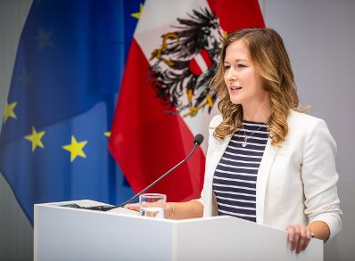 Am 14. Oktober 2022 gab Staatssekretärin Claudia Plakolm (im Bild) eine Pressekonferenz zum Jugendbuget.
