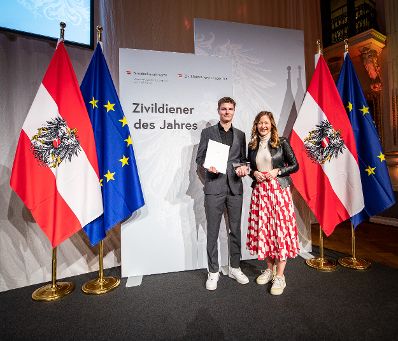 Am 21. November 2022 verlieh Staatssekretärin Claudia Plakolm den Preis „Zivildiener des Jahres“.
