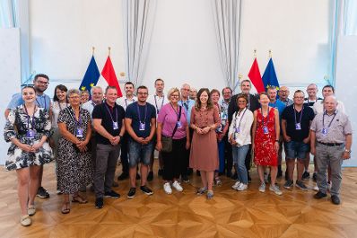 Am 5. Juli 2023 empfing Staatssekretärin Claudia Plakolm eine Besuchergruppe im Bundeskanzleramt.