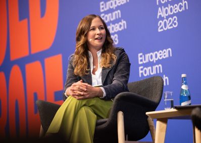 Am 31. August 2023 nahm Staatssekretärin Claudia Plakolm (im Bild) am Forum Alpbach teil.