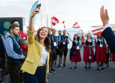 Am 5. September 2023 reiste Staatssekretärin Claudia Plakolm (2.v.l.) im Rahmen der EuroSkills zu einem mehrtägigen Arbeitsbesuch nach Danzig.