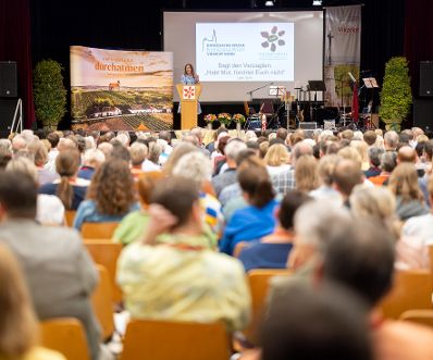 Am 9. September 2023 nahm Staatssekretärin Claudia Plakolm im Rahmen ihres Bundesländertages am Pfarrgemeinderatskongress teil.