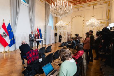 Am 20. Dezember 2023 nahmen Staatssekretärin Claudia Plakolm und Bundesminister Johannes Rauch am Pressefoyer nach dem Ministerrat teil.