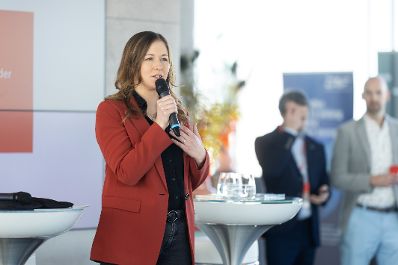 Am 30. Jänner 2024 nahm Staatssekretärin Claudia Plakolm (l.) am P19 Neujahrsevent teil.