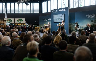 Am 22. Februar 2024 eröffnete Staatssekretärin Claudia Plakolm die Messe der Hohen Jagd und Fischerei.