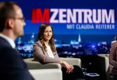 Am 24. März 2024 nahm Staatssekretärin Claudia Plakolm (im Bild) an der ORF-Studiodiskussion „Im Zentrum“ teil.