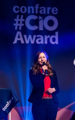 Am 21. März 2024 nahm Staatssekretärin Claudia Plakolm (im Bild) an der CIO Award Preisverleihung teil.