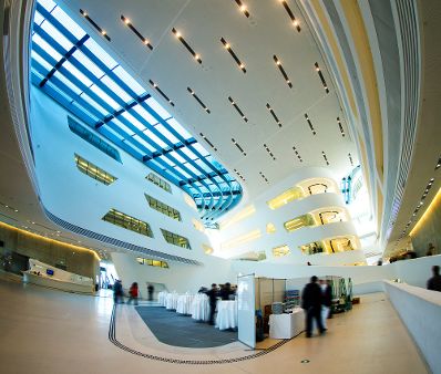 Wirtschaftsuniversität Wien Schlagworte: Architektur, Menschen, Universität