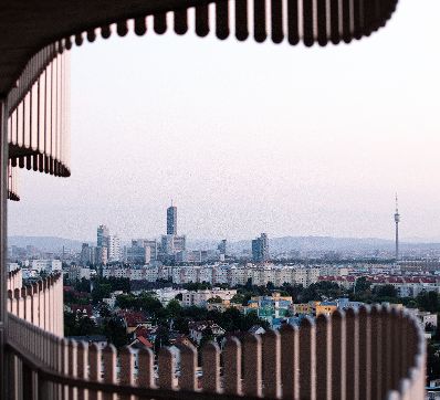 Blick über Wien. Schlagwörter: Wien, Bezirk, Donau City Towers, DC Towers, Donauturm, Dämmerung, Sonnenuntergang