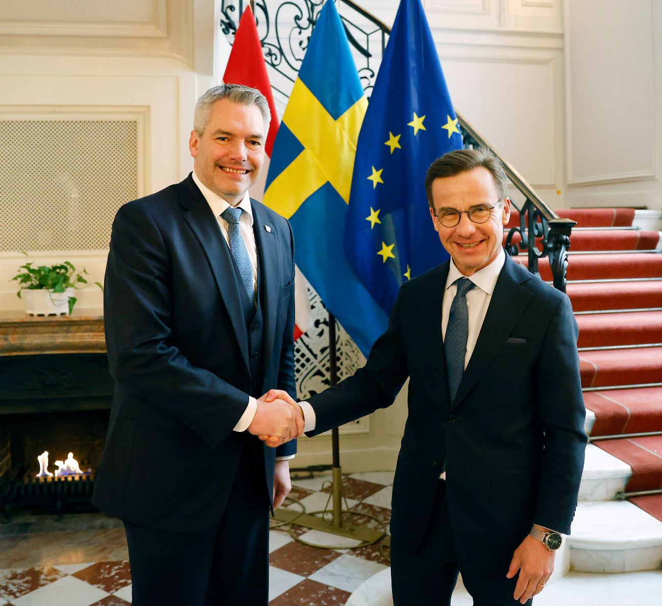<p>Am 30. März 2023 reiste Bundeskanzler Karl Nehammer (l.) zu einem Arbeitsbesuch nach Schweden. Im Bild mit dem schwedischen Ministerpräsidenten Ulf Kristersson (r.).</p>