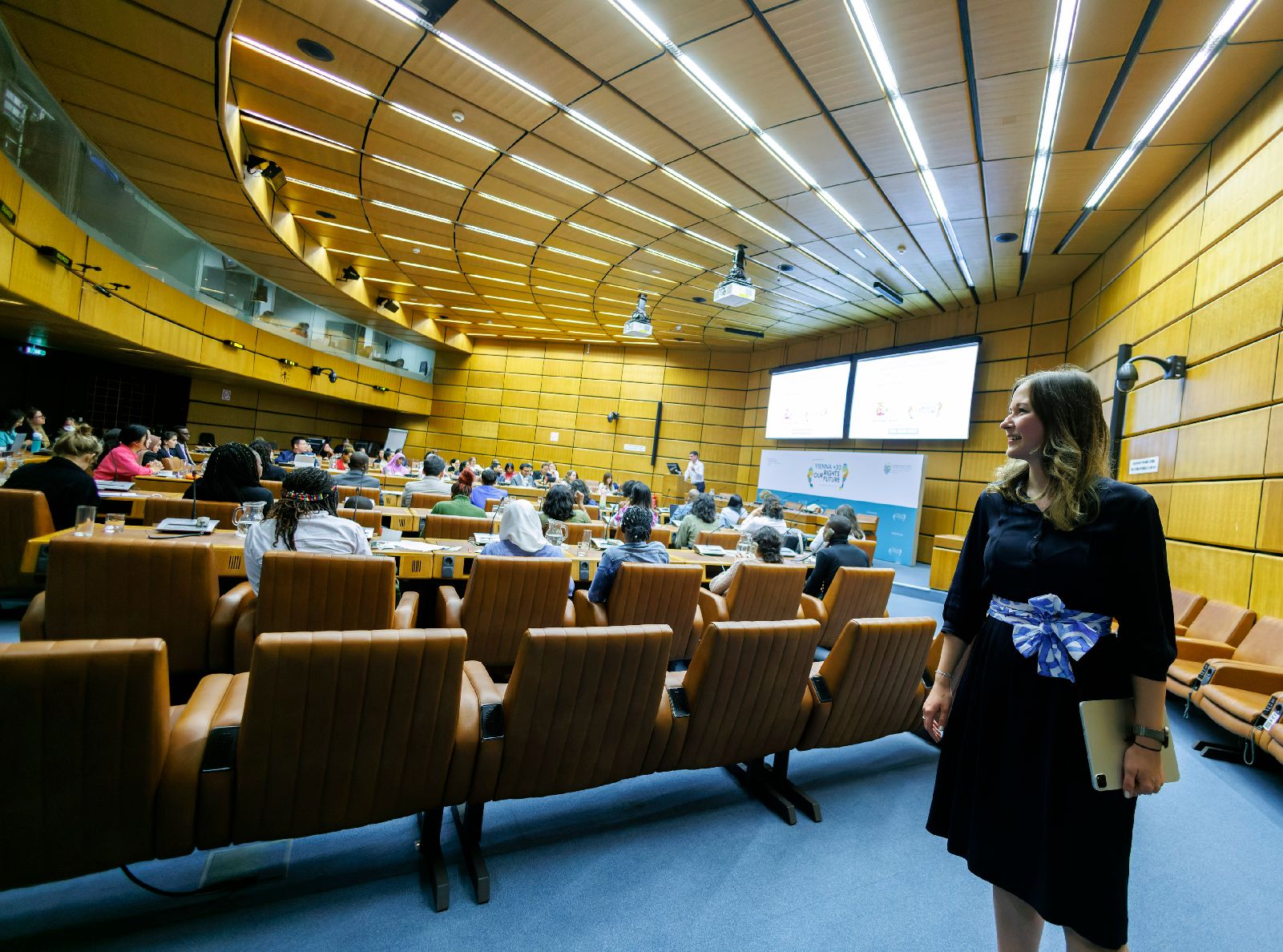 Am 5. Juni 2023 nahm Staatssekretärin Klaudia Plakolm (im Bild) am Vienna Youth Human Rights Defenders Conference in der UNO-City teil.